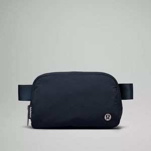 Lululemon Everywhere Belt bag